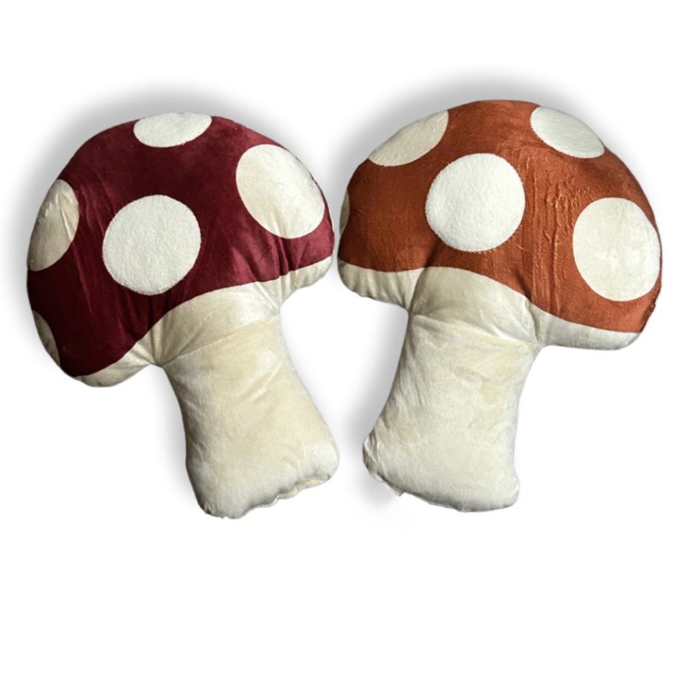 Mushroom throw pillow set